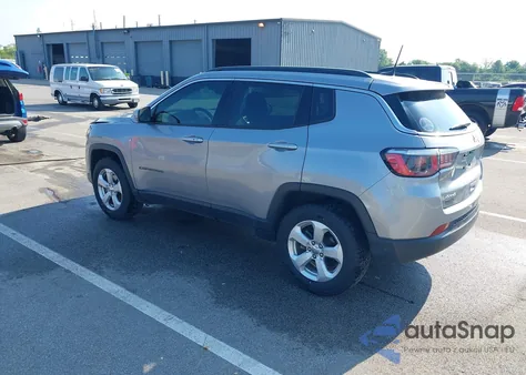 2018 Jeep Compass Latitude 4X4 z USA, uszkodzony, nr VIN 3C4NJDBB7JT112436